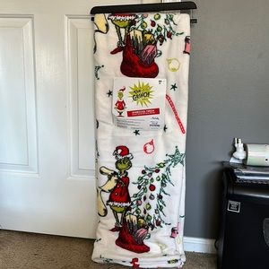 grinch oversized throw